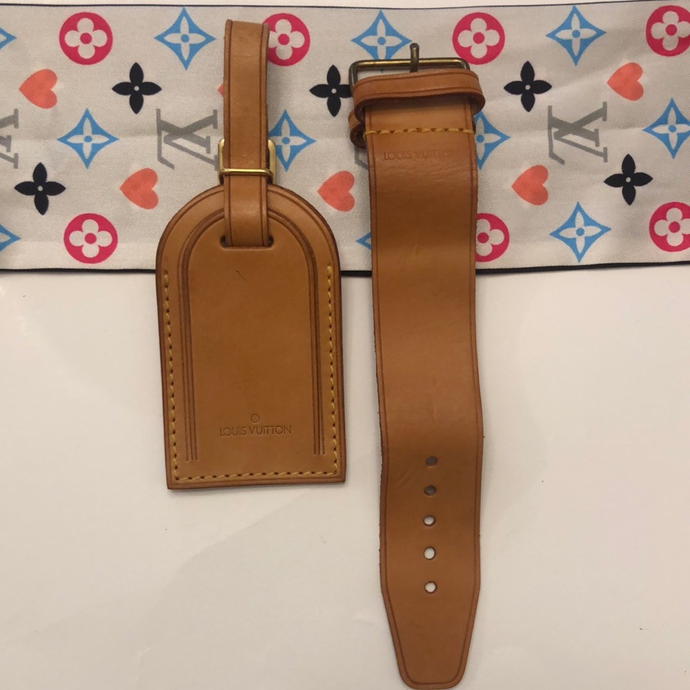 LOUIS VUITTON Name Tag & Poignet Set